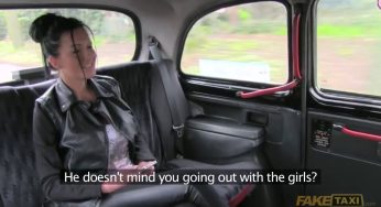 Taksici Tenhaya Götürüp İçinden Geçiyor